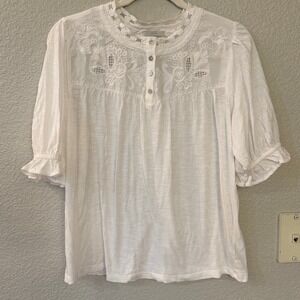 Lucky Brand size M White Embroidered Lace Neck Short Sleeve Henley Top Womens